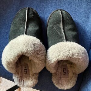 Gently worn UGG shearling slippers size 7